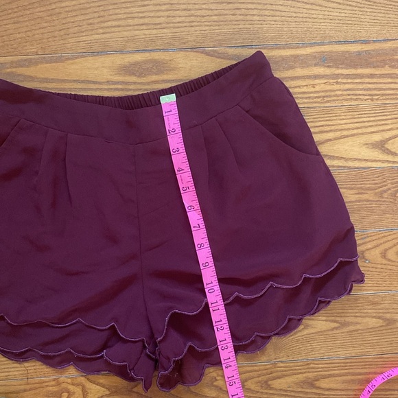 Gypsy Warrior maroon women’s shorts size medium layered with scalloped hem. - Picture 4 of 10